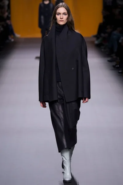 Look 16